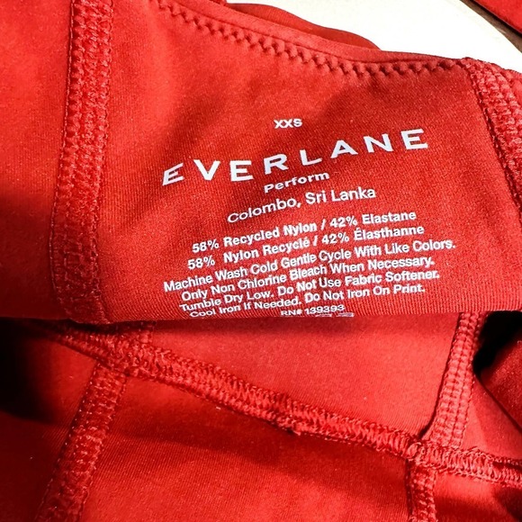 Everlane NWT The Perform Cropped Criss Cross Strap Activewear Top Red Size XXS - Picture 7 of 8